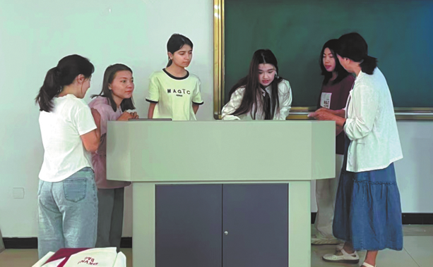 Retired teachers revitalize higher education in Xinjiang University in Harbin committed to students' development in western regions