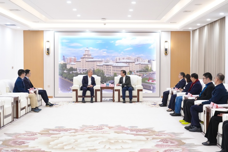Peking University Professor Lin Yifu's delegation visits HIT