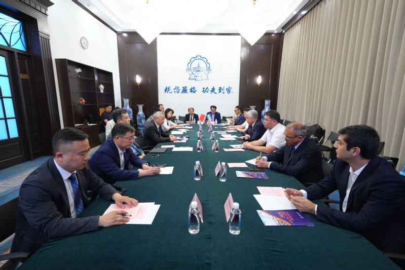 Rector of Uzbekistan's TIIAME visits HIT