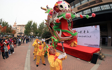 Teachers and Students Enjoy October Traditional Culture Activities