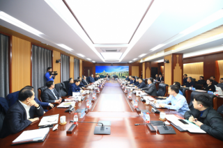 CHENG Zhiming, the vice-governor of Heilongjiang province, and his entourage attended a meeting on scientific and technological innovation and industrialization of achievements in HIT