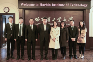 The Director of the Liaison Office of the Government of the Hong Kong Special Administrative Region in Liaoning, Mrs. Ou Xuewen, and Her Entourage Visited the University