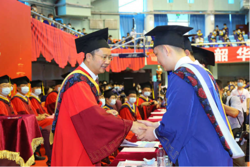 Graduation Ceremony and Degree Awarding Ceremony for Postgraduates in 2021 Was Held at HIT