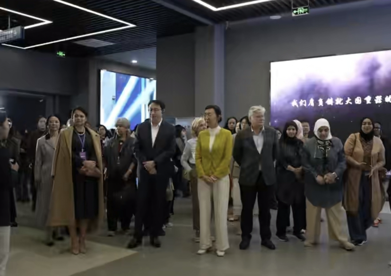 Multiple ambassadors to China visits HIT
