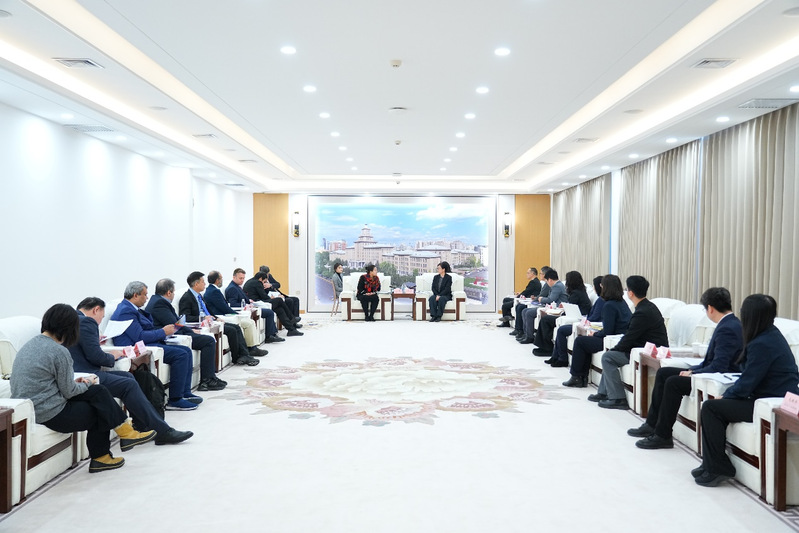 Secretary-general of Asia-Pacific Space Cooperation Organization visits HIT