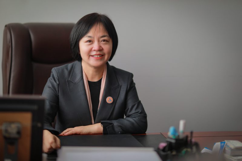 HIT professor Tan Yiqiu awarded National March 8 Red-Banner Pacesetter