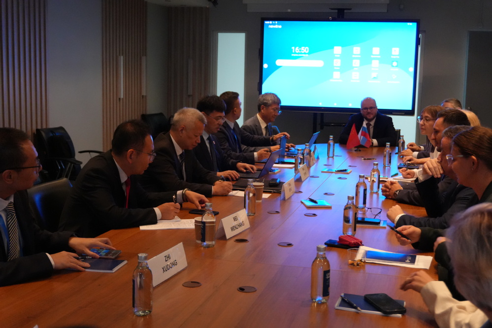 HIT vice-president leads delegation to Russia