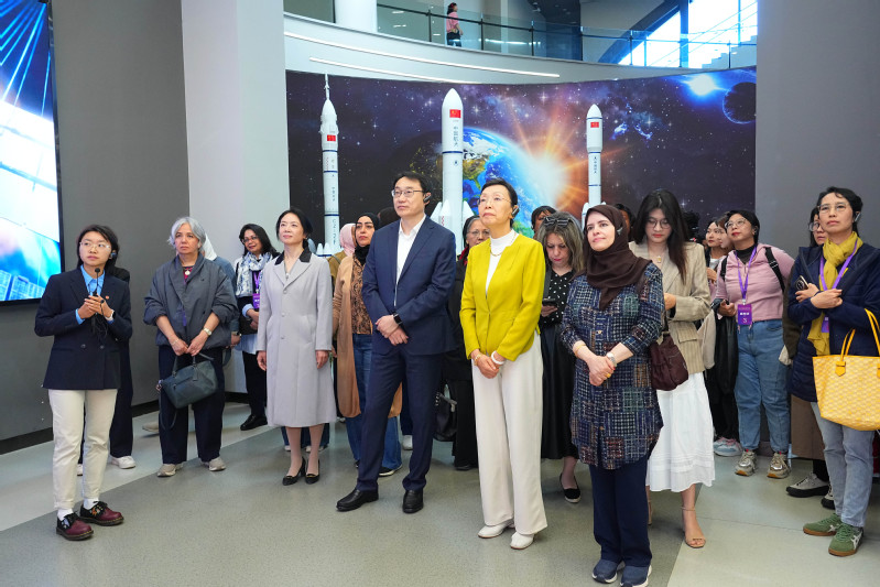 Female diplomats visit HIT